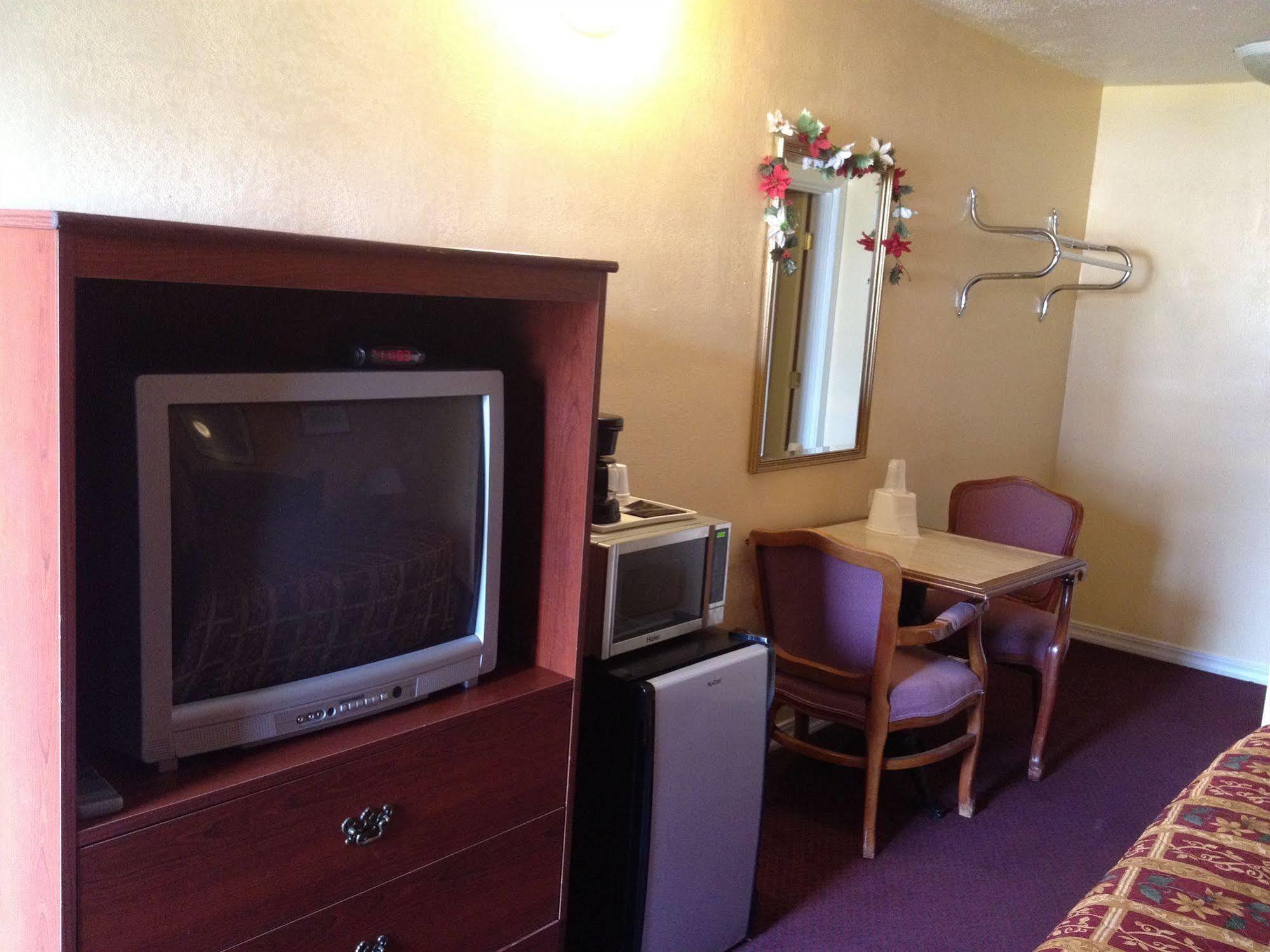 Budget Inn Of America Медфорд Экстерьер фото